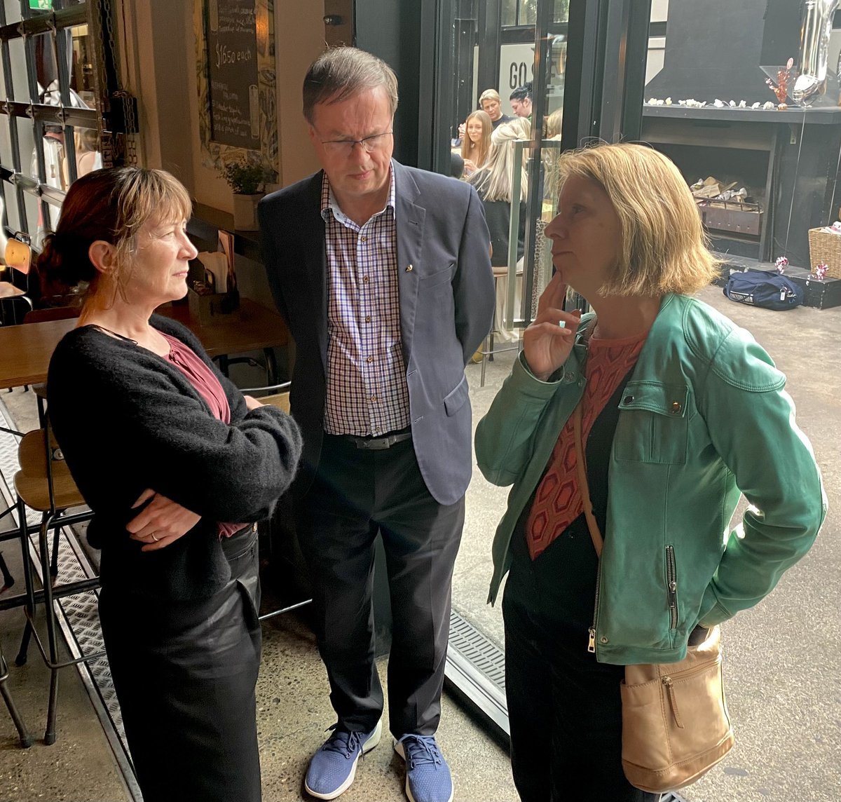 Great to 🎊 celebrate 🎊 end of semester with these prize-winning #MPlan candidates. Thanks to the class reps for organising everything.  Thanks to City Development at DCC for awarding honours.  And thanks to University staff for their support for these awesome postgrads👏🏽👏🏽