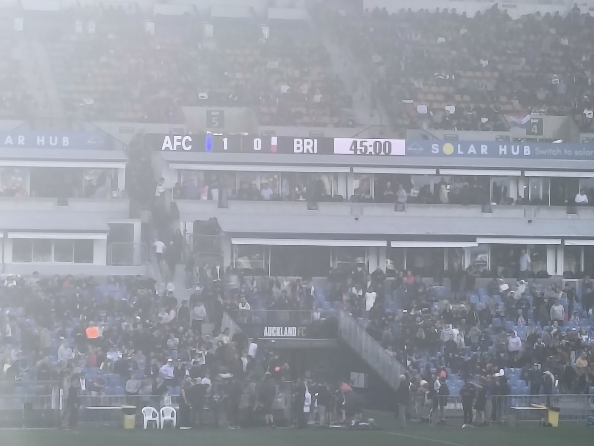 MicRiot's tweet photo. Auckland AFC 1st A league game, half time 1-0 vs Brisbane. Let's go! #AFC #Blackknights https://t.co/QhATkJaA2C