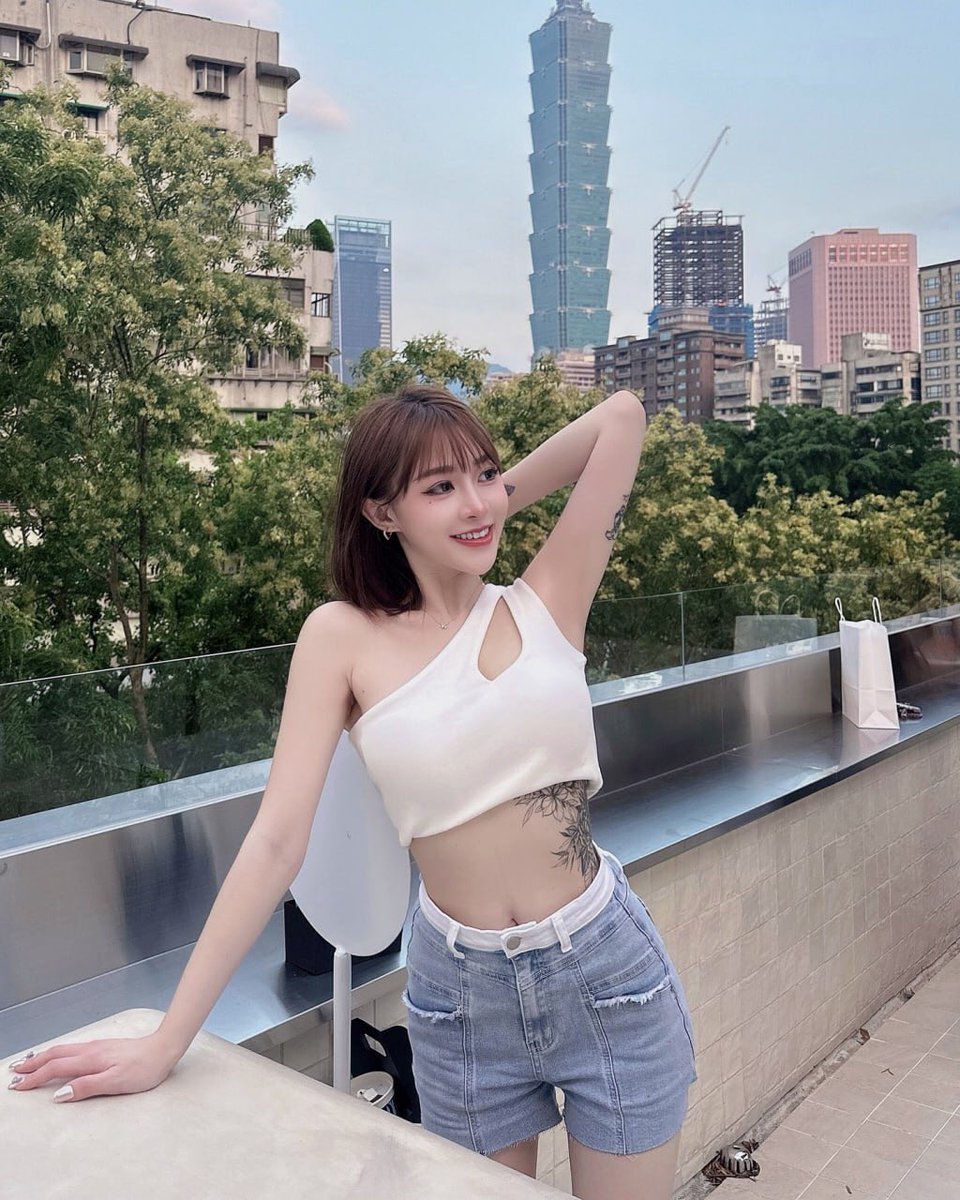 mikkoo_77's tweet photo. 今天週末 天氣超好

晚上有人要浪麻

約起來、𝔻𝕒𝕥𝕚𝕟𝕘 https://t.co/RAuBUC9VdB