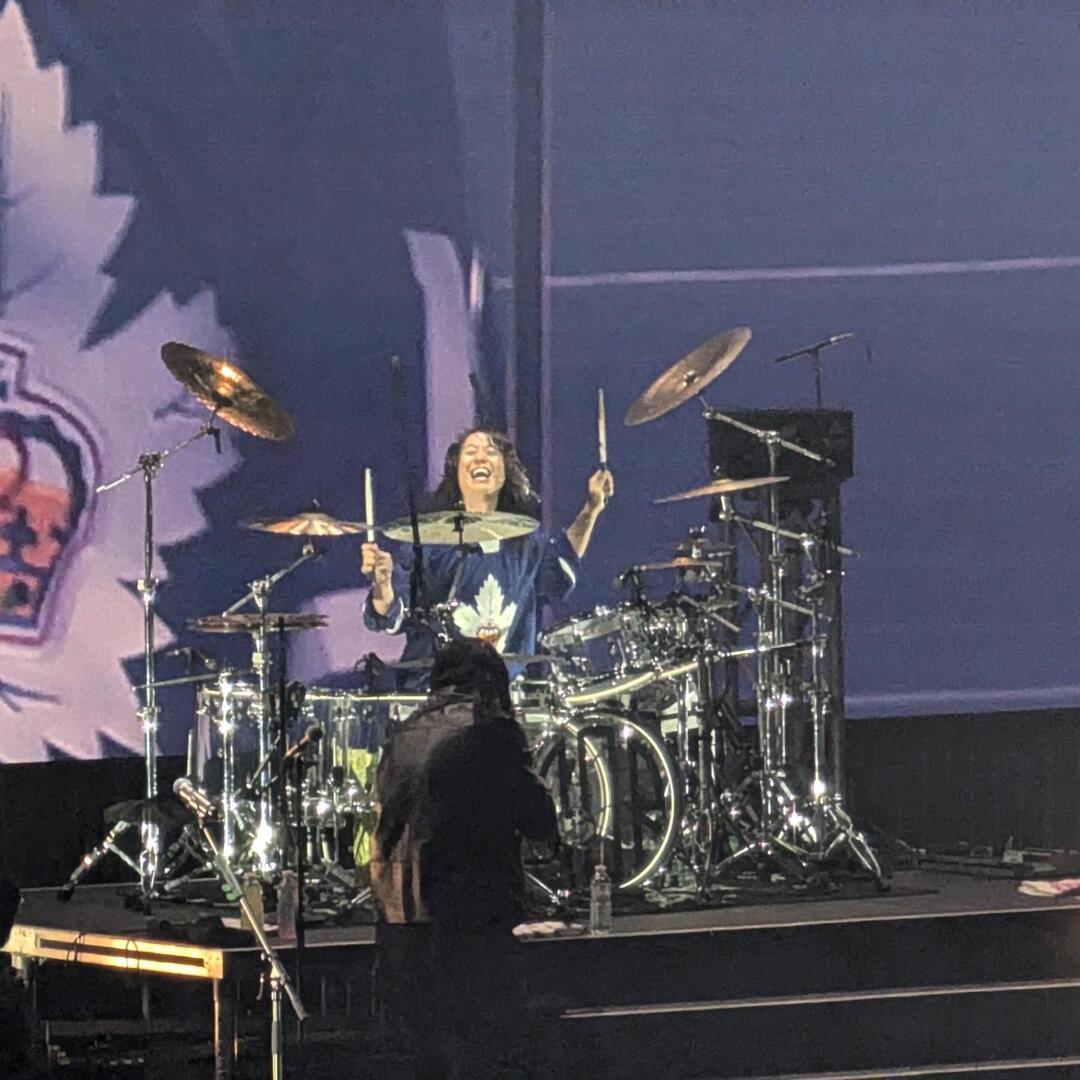 heyqule's tweet photo. Welcome back, the happiest drummer.

#oneokrock https://t.co/g8dHT5lX65 https://t.co/e2JCtvhBnH
