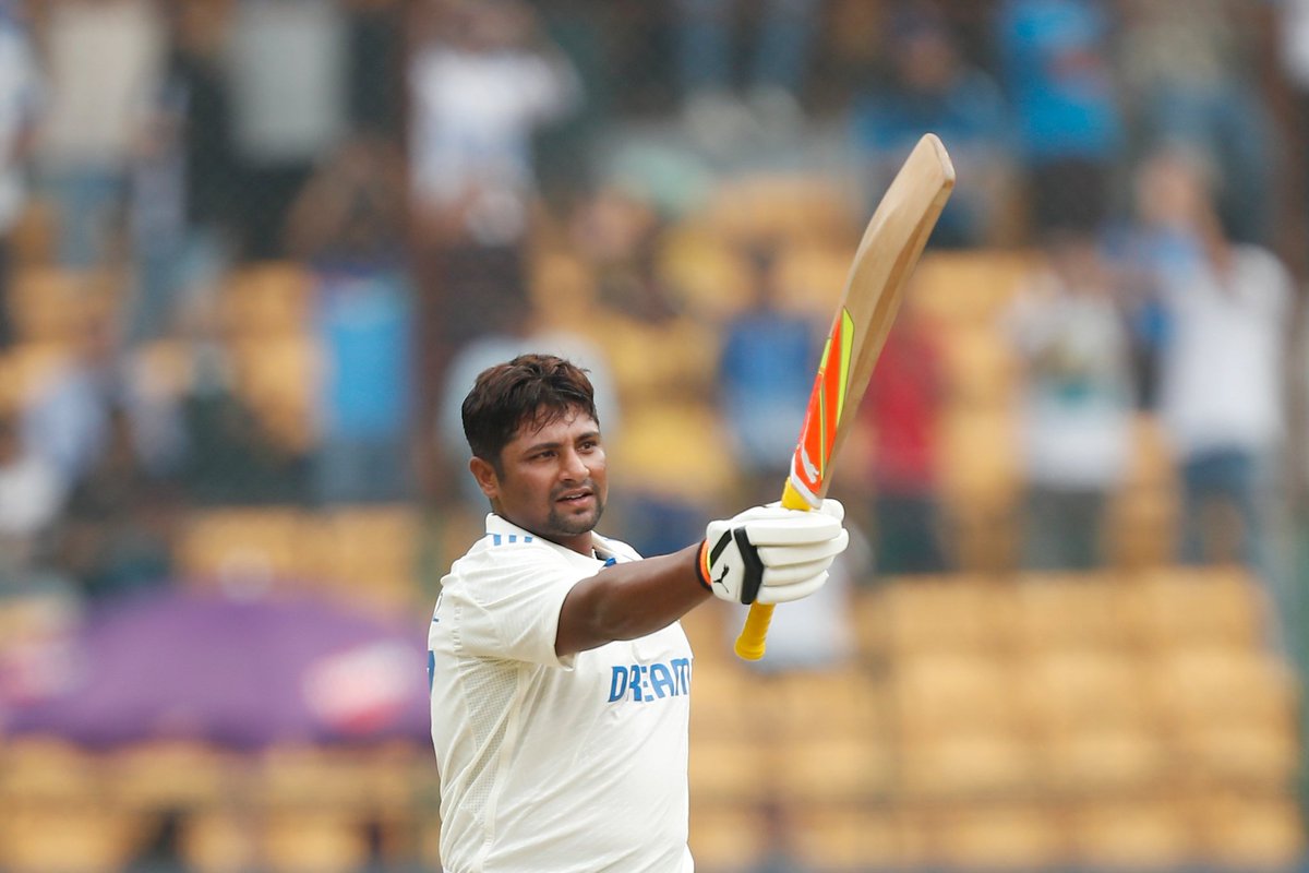 CricSuperFan's tweet photo. Maiden Test 💯 for Sarfaraz Khan ! 🔥🇮🇳

#INDvNZ | #SarfarazKhan | #TeamIndia 
📸 via https://t.co/eZ0WtKUDKT