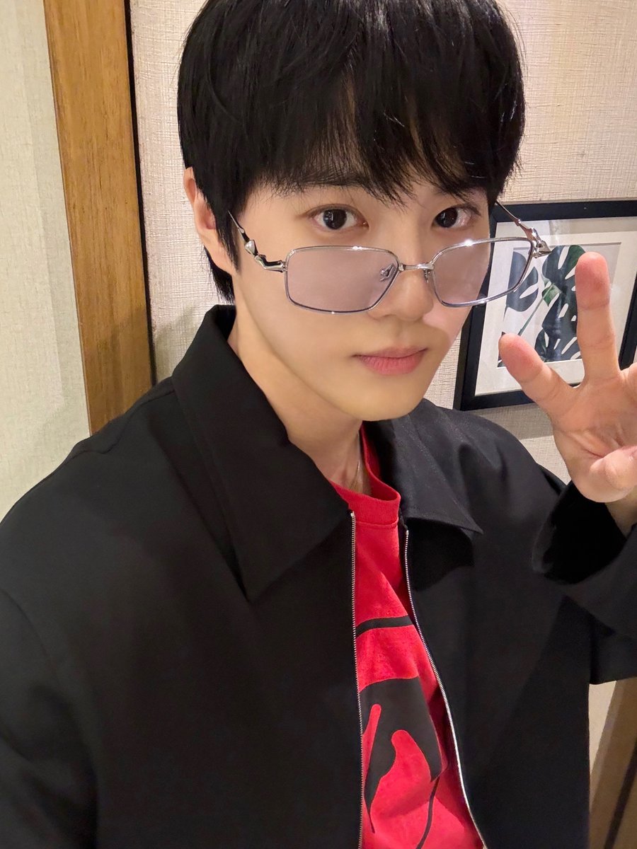 Bunny Rockstar🕶️ in INDIA🇮🇳
 
#SUHO #수호
#EXO #엑소 #weareoneEXO
#KWaveFestival #Mumbai