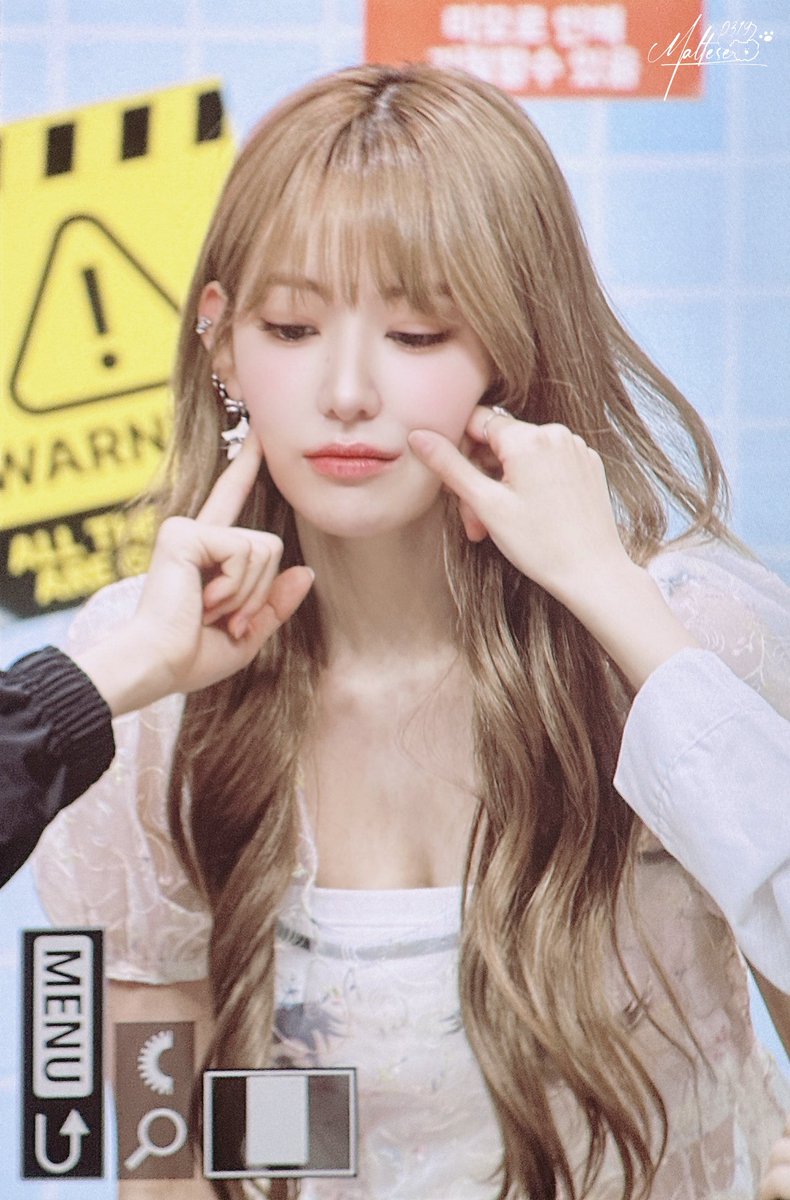 Maltese0319's tweet photo. 241019 뮤직플랜트 팬싸
👉🏻말랑말랑🤏🏻

#LE_SSERAFIM #르세라핌 
#宮脇咲良 #SAKURA #사쿠라 #ックラ https://t.co/ybqEnA5WJc