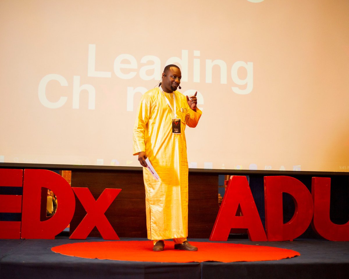 « Vous voulez être politicien ? Soyez un bon citoyen et vous serez un bon politicien. Vous voulez être Acteur Economique ? Soyez un bon citoyen et vous serez un bon Acteur Economique. Tout tourne autour de ça. Le changement doit passer par des valeurs. »

Anawar Abdoulaye