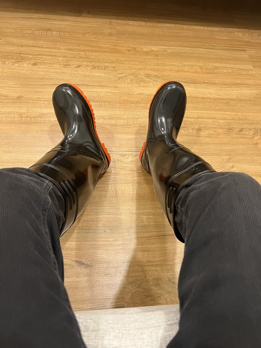 Acoolhui's tweet photo. Boot https://t.co/sFBBCpdljS