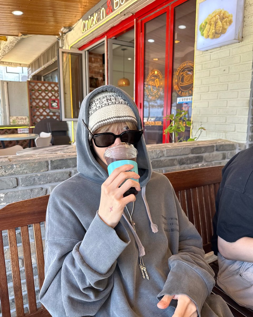 ForXLuccy's tweet photo. JungHoon Ig post update✨

#정훈 #JUNGHOON
#OMEGA_X #오메가엑스 https://t.co/Ttpi1m9dZL