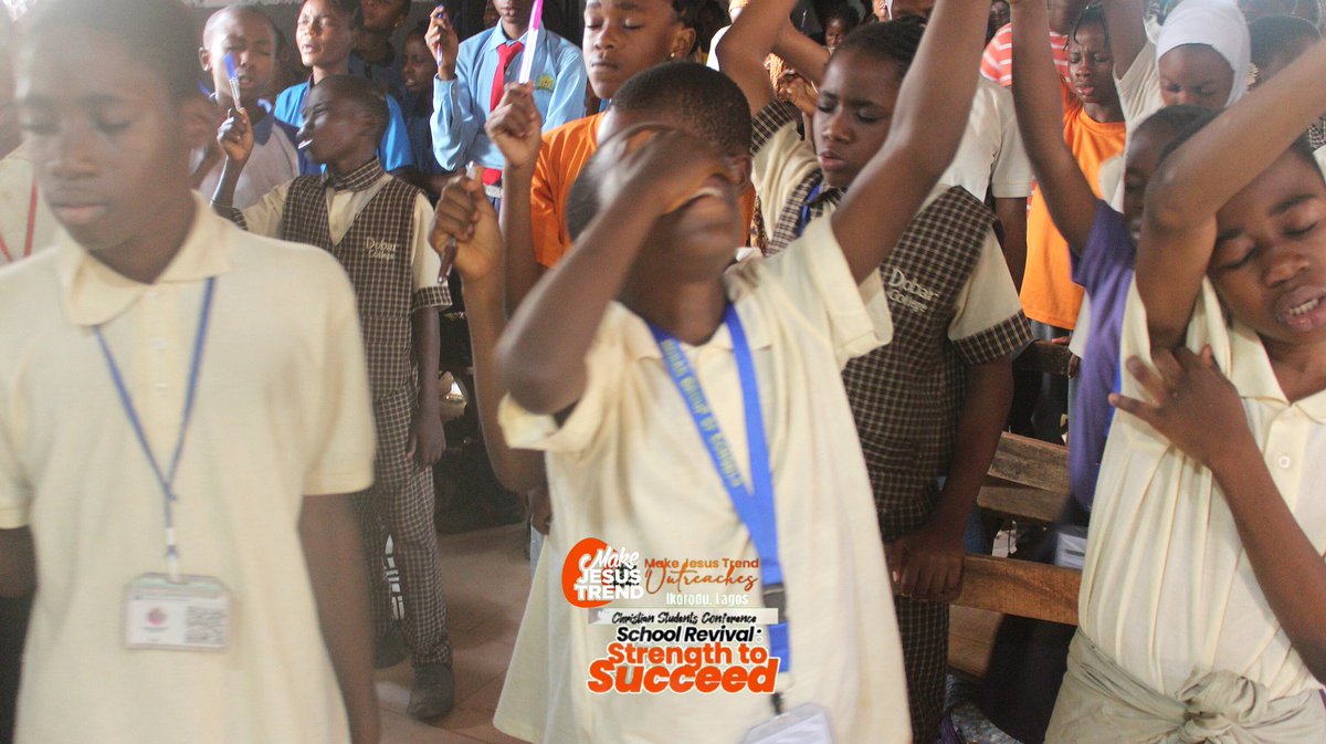MakeJesusTrend1's tweet photo. We Made History in IKORODU, LAGOS! MJT IKORODU, LAGOS held the first Christian Students' Conference in Ikorodu, Lagos during the Special OCTOBER Outreach.

This conference was graced by about 6 Schools from Maya, Ikorodu to hear about JESUS

#MakeJesusTrend #trendingpost #viral https://t.co/0rQKKS6fxF
