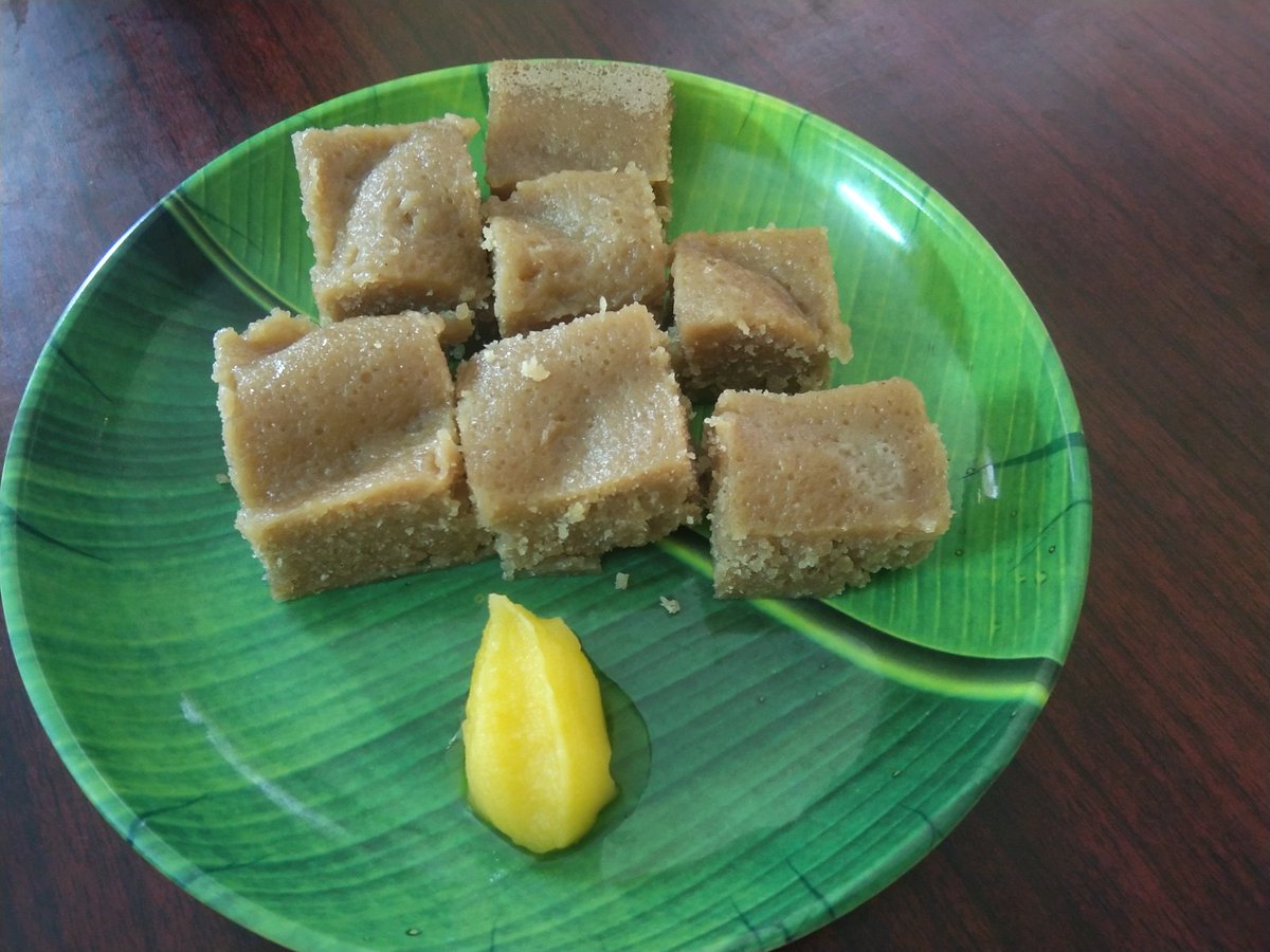 Babitha2007's tweet photo. ತೊಂದುರ್ ಅಡ್ಯೆ+ ನೈ 
tondoor steam cake with ghee
#mangalore breakfast
Rice+coconut+jaggery+
cardamom and steam cooking 👌 @Vijaykarnataka @FoodNetwork @SanjeevKapoor @ranveerbrar @food_Bangalore @FoodFood https://t.co/6ANQAxU2I5