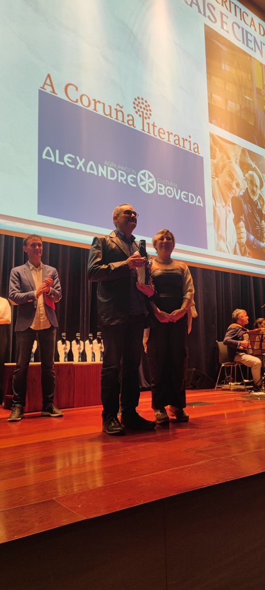 PreCriticaGal's tweet photo. Gañador na modalidade de Iniciativas Culturais e Científicas: Manuel Vicente do programa Efervesciencia. Parabéns!!! https://t.co/PpDAzqu0RC