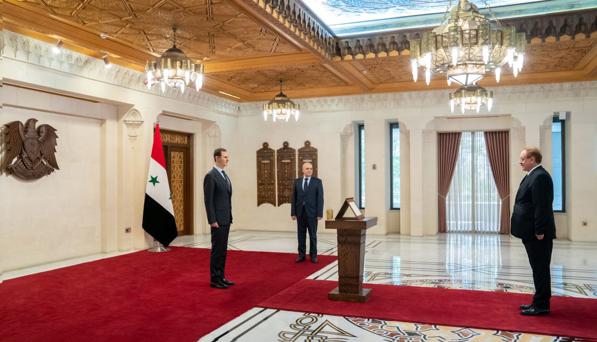 syria_rd's tweet photo. أمام الرئيس #بشار_الأسد ... محافظو #دير_الزور و #درعا و #اللاذقية و #حماة و #القنيطرة الجدد يؤدون اليمين القانونية - التفاصيل على الرابط:

🔗 https://t.co/SgGmvb4mB3 https://t.co/snzbWqV7HZ