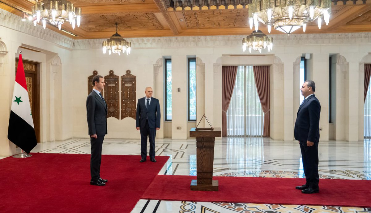 syria_rd's tweet photo. أمام الرئيس #بشار_الأسد ... محافظو #دير_الزور و #درعا و #اللاذقية و #حماة و #القنيطرة الجدد يؤدون اليمين القانونية - التفاصيل على الرابط:

🔗 https://t.co/SgGmvb4mB3 https://t.co/snzbWqV7HZ