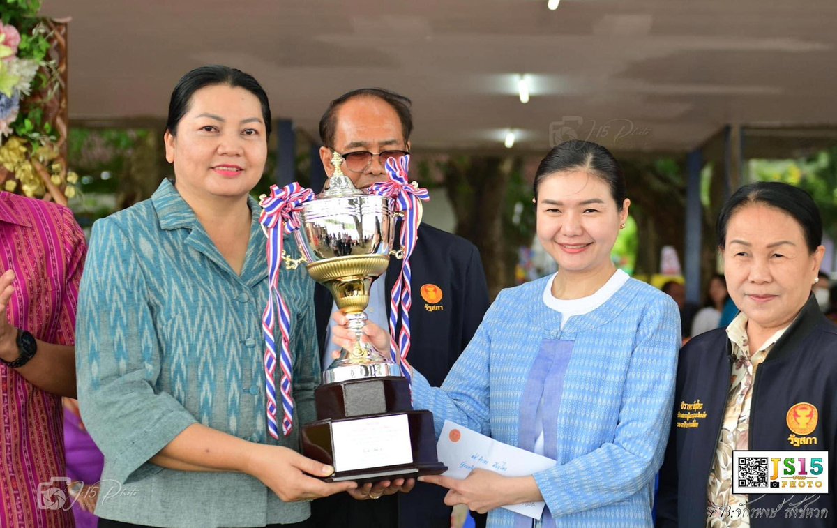 Suphatchaya_7's tweet photo. 66กับ67 ข้างพี่น้ำก็ยังมีแม่เอมอรเคียงข้างเสมอ อบอุ่นมาก 🫶🏻🤍🥰 #จิราพรสินธุไพร @j_sindhuprai https://t.co/33uAn8Qcjh