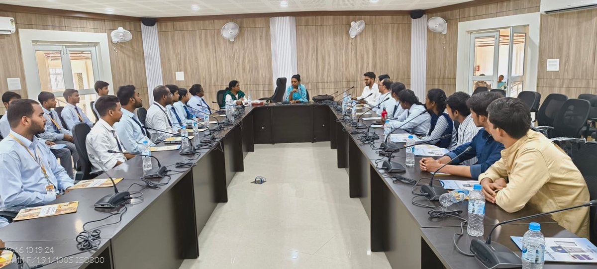 uttam70615's tweet photo. SVEEP (Systematic Voters’ Education and Electoral Participation) कोषांग गुमला द्वारा आगामी झारखंड विधानसभा चुनाव में SVEEP गतिविधियों के तहत कैंपस एम्बेसडर की बैठक में भाग लिया। बैठक की अध्यक्षता @HansdakReena, आई.ए.एस., पीडी, आईटीडीए गुमला ने की।
@ECISVEEP
@DCGumla
@cofsgumla https://t.co/EY6i03tSmE