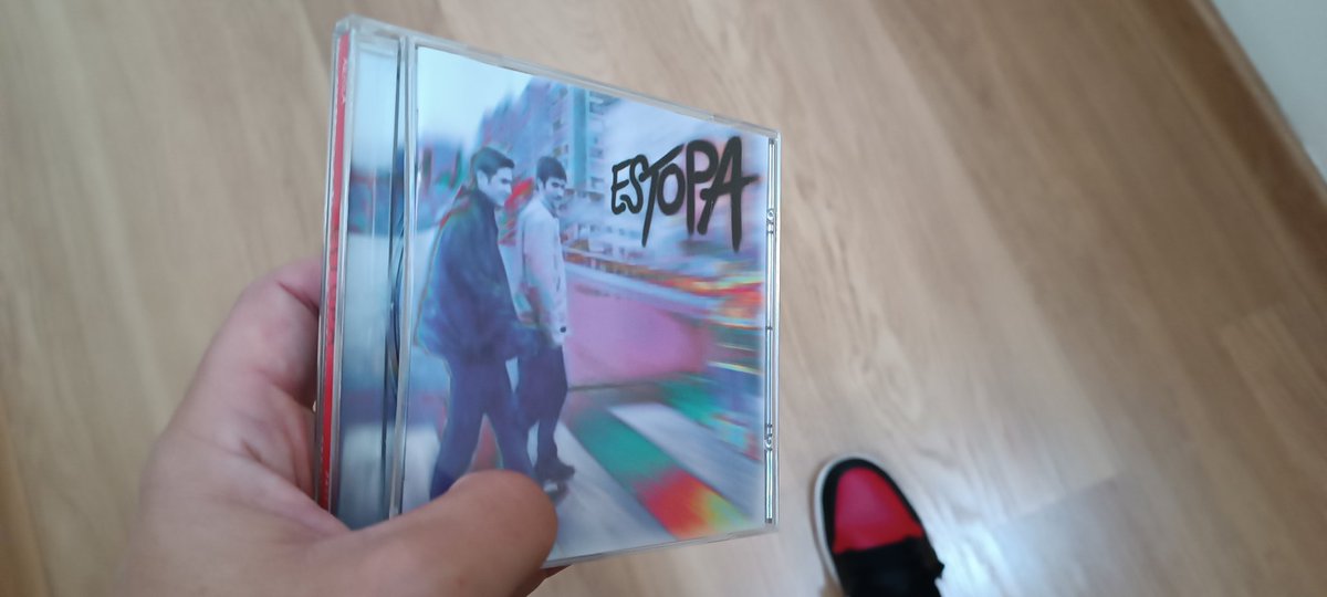 25 años que han pasado rápido, lo malo es que ya tenía 25 cuando lo compré 😅 <a href="/estopaoficial/">Estopa</a>