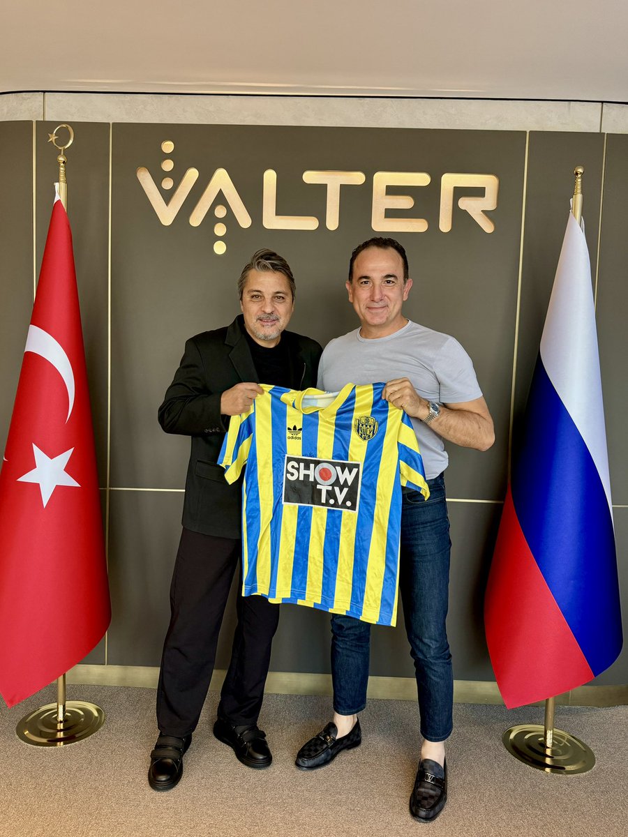 Kıymetli Dosum <a href="/ustuntarik/">Tarık Üstün</a> , Bana Layık Gördüğün Şahsım İçin En Önemli Ve Anlamlı Bu Güzel Hediye İçin Çok Teşekkür Ediyorum. Seninle Olan Dostluğumuz, En Büyük Hediyen."💛💙