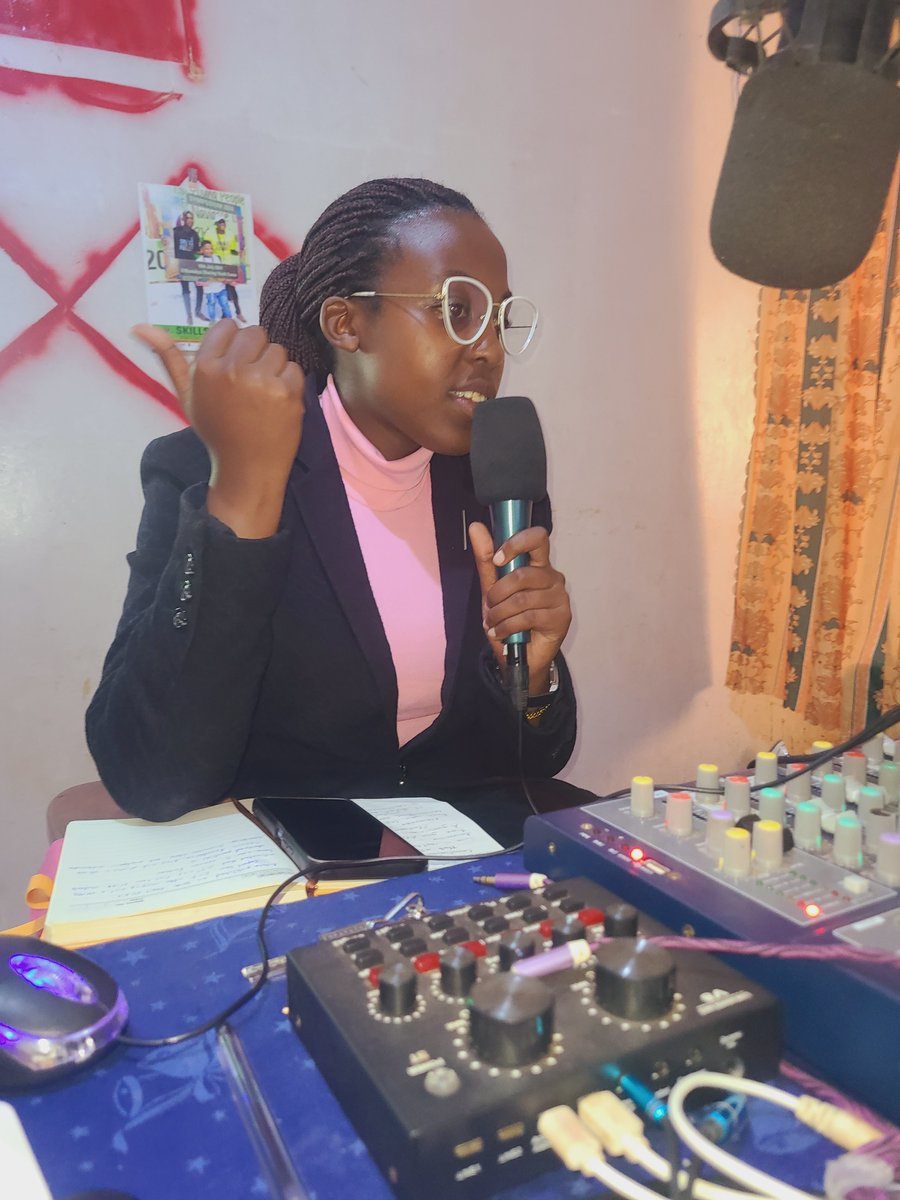 tusiimemiika's tweet photo. Today's show host @nkuruprecious dressed fit for the job.
#TheTalkShow on @Infinityradioug
Streaming live via our app and our website https://t.co/YqIGE46ZZu https://t.co/fRyGIWIBzT