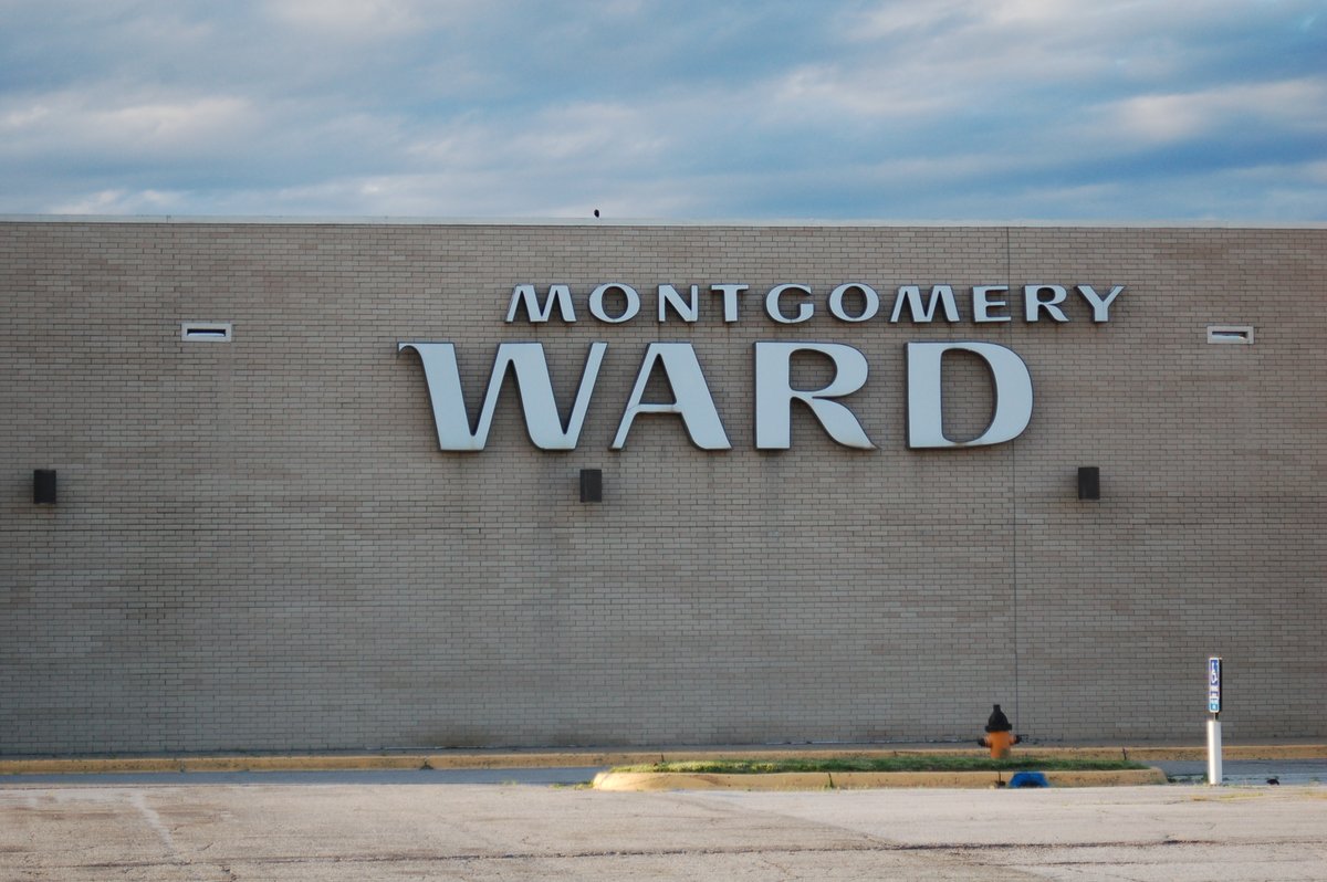 bobconfer's tweet photo. This weekend sees final KMart big box store close. That's made me reflect on other retailers long one. One of them is Montgomery Ward. I worked at MW in the Lockport mall in early 90s as stockboy &amp; car loader. LOVED it. Good times at the store with coworkers and customers. https://t.co/EujLq7OvfR
