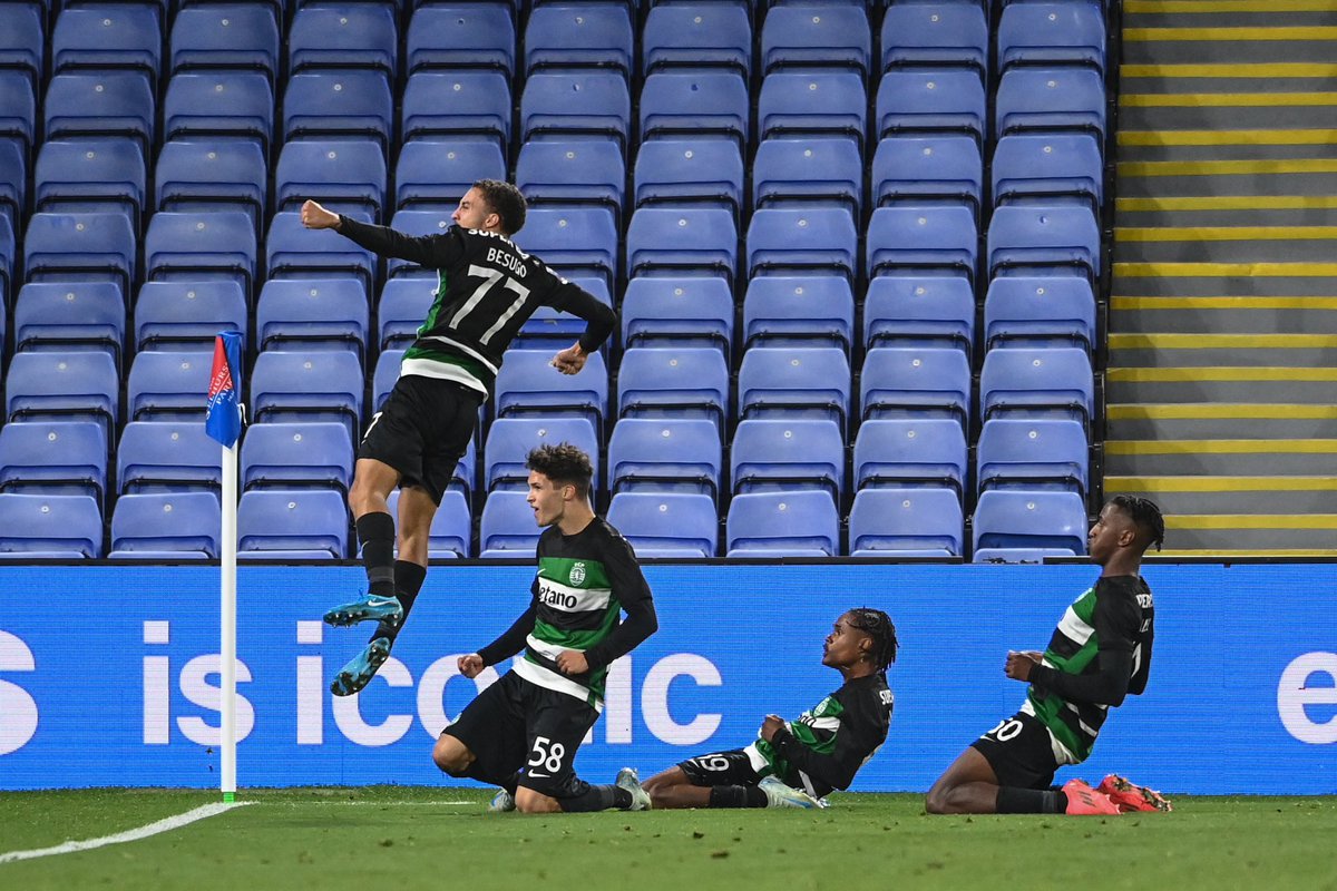 SportingCP's tweet photo. Reviravolta em terras londrinas 🇬🇧 Os jovens Leões do #SportingB venceram o Crystal Palace por 1-2, com golos de Flávio Gonçalves ⚽️⚽️

🔜 2.ª jornada da Premier League International Cup 🗓️ 19/12 🆚 Southampton https://t.co/ZbhSdTiVqo