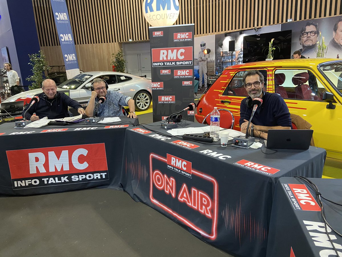 ChPaillet21's tweet photo. En direct du #SalondelAuto pour les @ParisRMC avec @rollcourbis et @JCDrouet 😉 https://t.co/3a4hhsgOZh