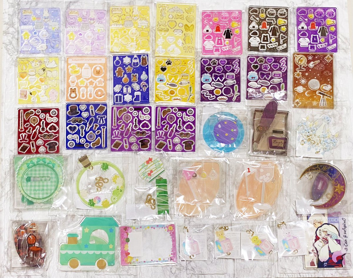 nofugiin0's tweet photo. @natuotorihiki こんばんは、はじめまして。
検索から失礼致します。
当方数点パープルのお品物ございまして、なつ様のG賞クリアカードのブルー、グリーン、イエローと3:3にて交換して頂く事は可能でしょうか？
まとめての写真で申し訳ございません。
ご検討して頂けますと幸いです。
よろしくお願いいたします。 https://t.co/x0W9SJBXs5