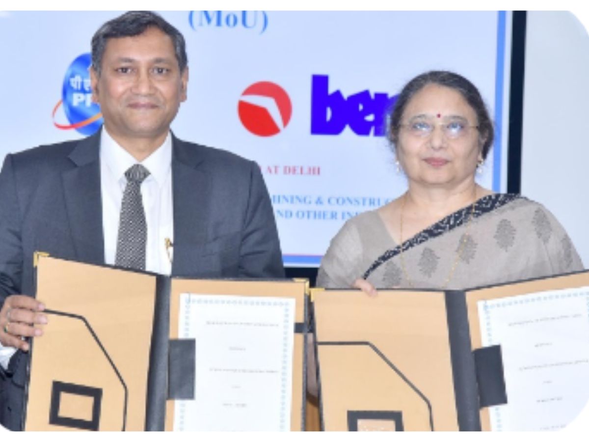 psuconnect's tweet photo. BEML Ltd & PFC Ltd signs landmark MoU to bolster collaboration in Rail Infrastructure & Defence Sectors
Read more-👇
https://t.co/qzMLpgvFs3
#BEMLLimited #PowerFinanceCorporation #InfrastructureDevelopment #DefenceCapabilities #StrategicPartnership #NationalInfrastructure https://t.co/rDrONcpnGl