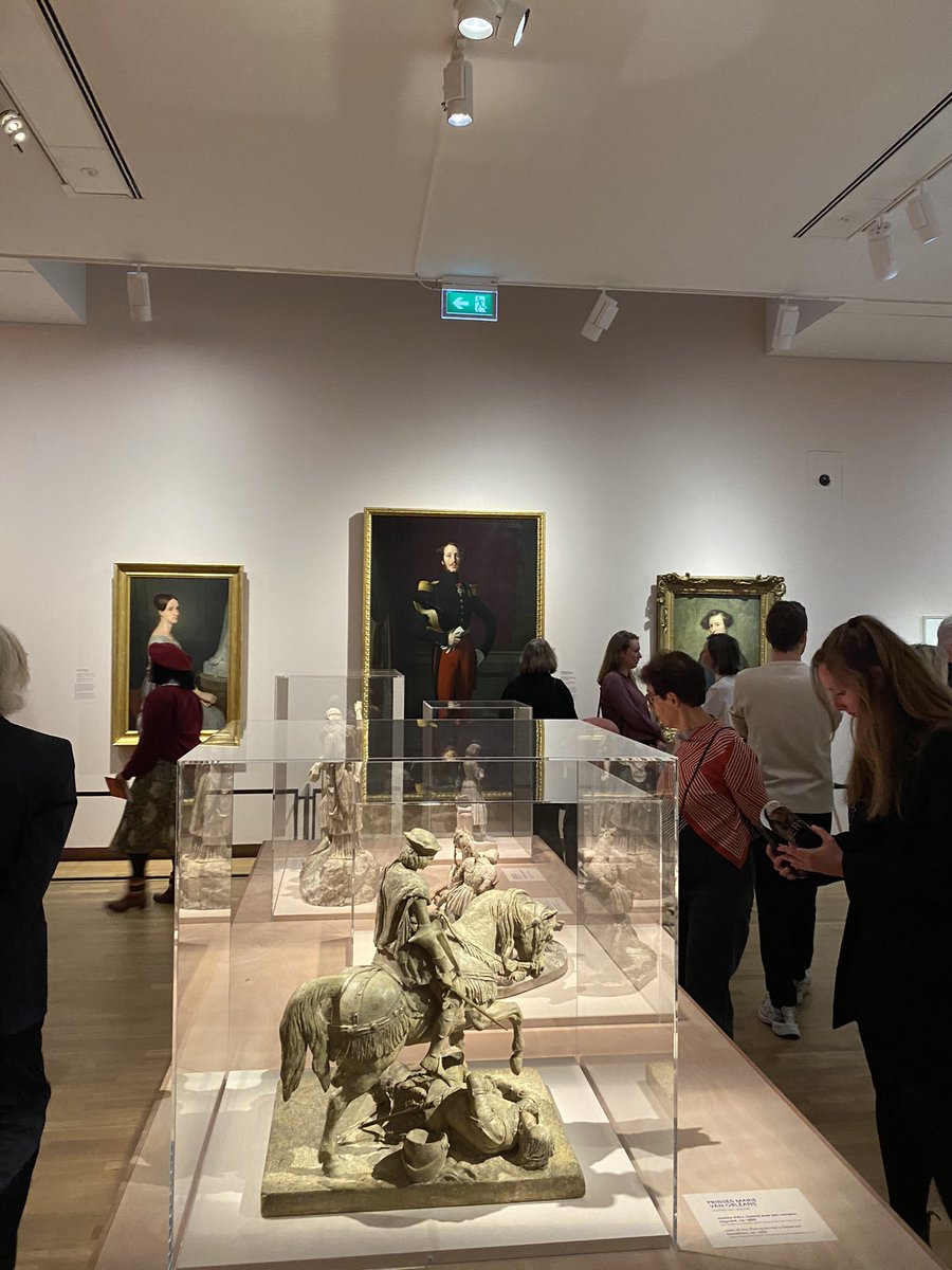 rikvdlinden's tweet photo. Heel mooi! Gisteren de officiële opening van #Liberté! met enthousiaste reacties, en vandaag de opening voor het publiek, met Franse tv-ploeg en meteen veel belangstelling. #Ary #Scheffer en de #Franse #Romantiek, t/m 23 maart in @hetdordts: https://t.co/siMiahy6yR https://t.co/3GqTs45TiY