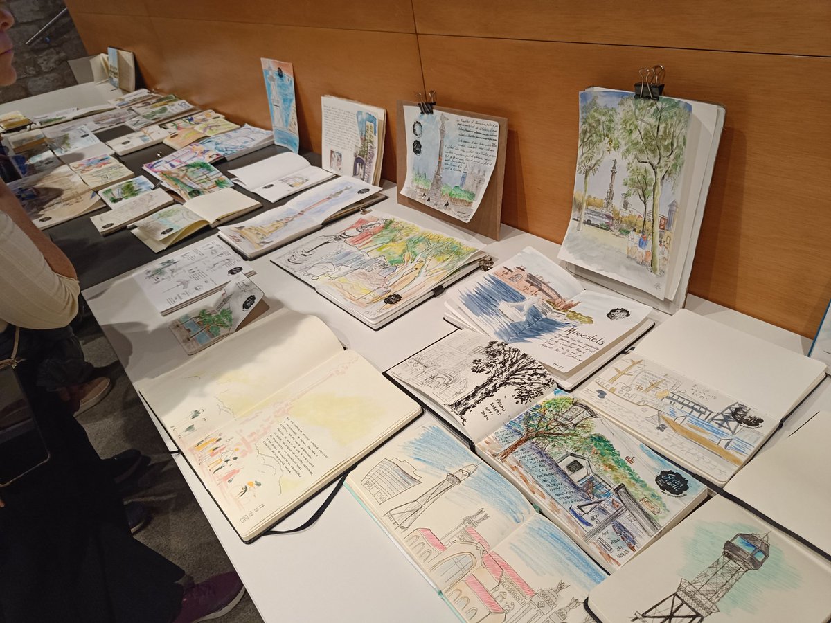 Comença la sessió de micro obert del Sketch &amp; Write al <a href="/MuseuMaritim/">Museu Marítim</a> . Gràcies a tothom per venir a dibuixar i escriure La Rambla! <a href="/escrituraenvivo/">escrituraenvivo</a> #sketchandwrite
