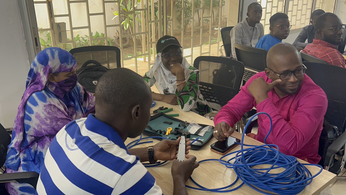 isocml's tweet photo. #DDCN (CDRI)
Démarrage de la formation des formateurs en Conception & Déploiement des Reseaux Informatiques.
C'est parti avec 30 participants pour 5 jours de pratiques intenses en face à face après la certification en ligne
@VictorNdonnang @ISOC_Foundation @ch_saebae @jane_coffin https://t.co/tvgy4kKHcJ