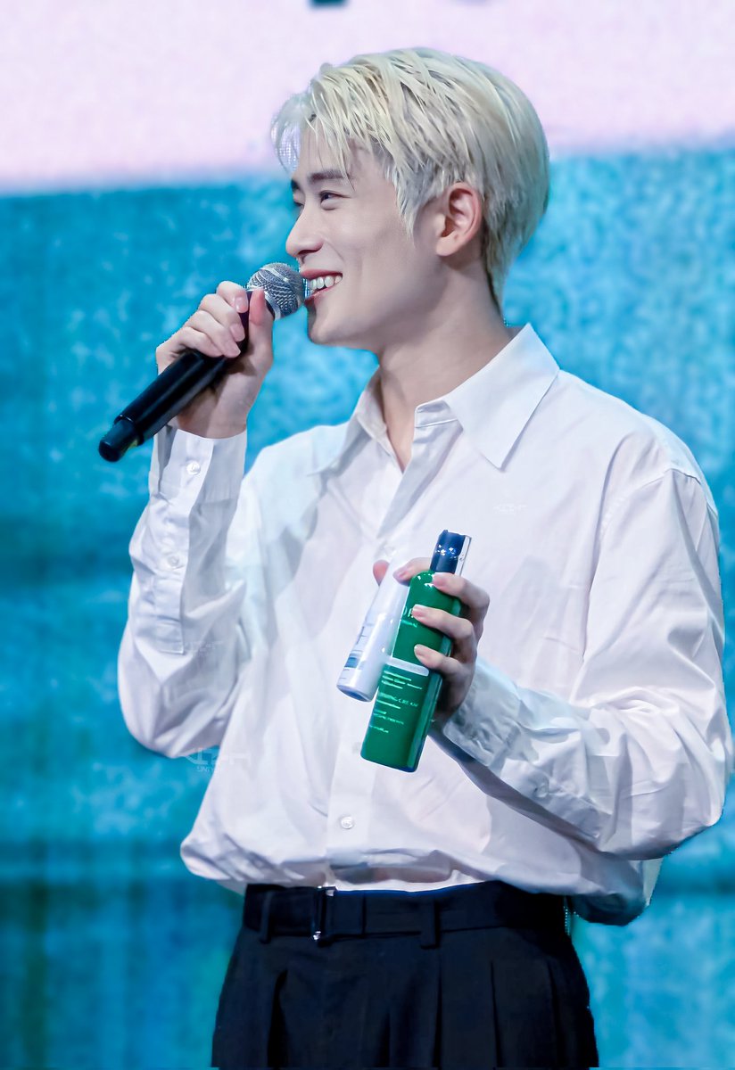 น่ารักง่าาา ชอบมากเวลายิ้มมม  ><
 #JAEHYUN #재현 #NCT #NCT127 #GOHAIRxJAEHYUN