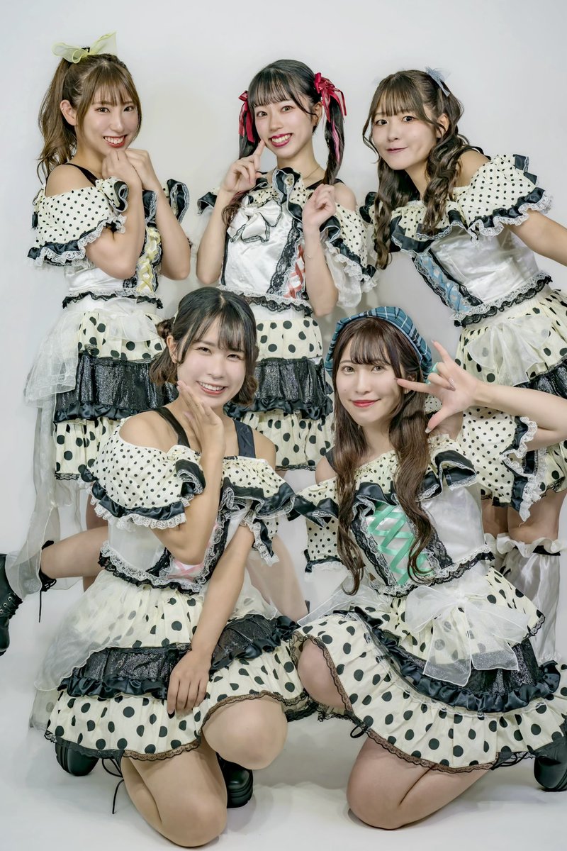 epep3_official's tweet photo. 集合アー写公開‼️
新しい景色が見れるように5人で力を合わせて頑張ります✊🤍

YouTubeに新メンバー登場してます！
コメント・👍ボタンお待ちしてます🫶

https://t.co/T8ayEeYdHf https://t.co/PwwOAGInFM