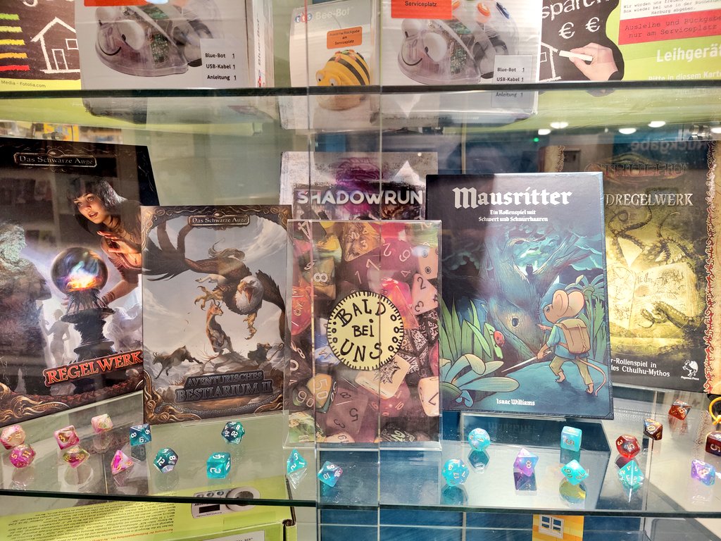 moinmoinmutti's tweet photo. Die Hamburger Bücherhallen @Buecherhallen haben jetzt auch tolle #penandpaper Sachen zB #dsa #cthulhu #shadowrun #mausritter.
Vielen Dank dafür !  #dnd https://t.co/q3sJmfZTSX