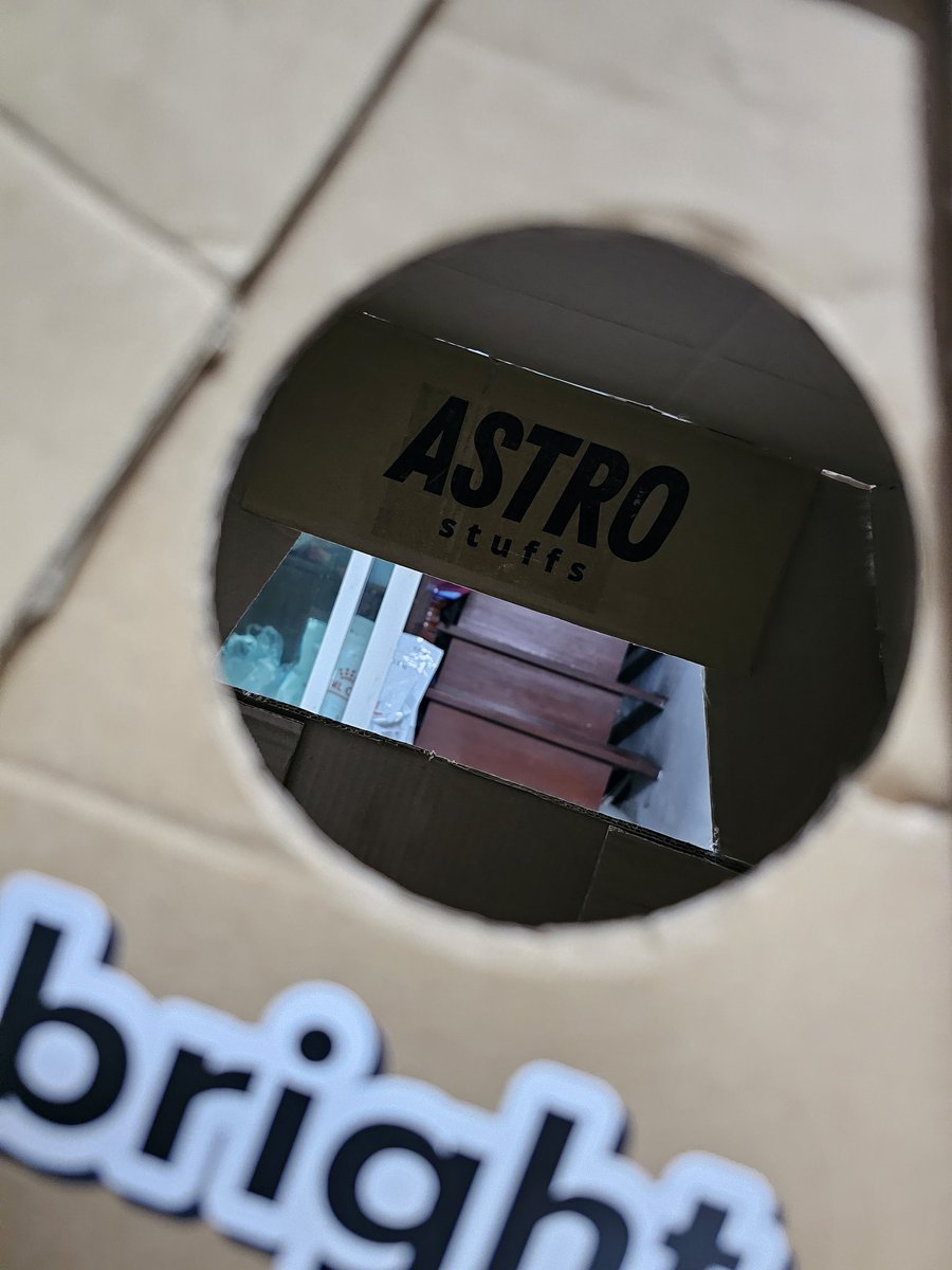 bor2025's tweet image. ที่หายไปคือทำบ้านแมว ได้มาแบบนี้เลย 
กล่อง @Astrostuffs_TH เยอะก็มาทำบ้านแมว บังไม่เสร็จดี เหลือใส่ที่นอน ตกแต่งนิดหน่อย 

#Astrostuff
#bbrightvc 
@bbrightvc