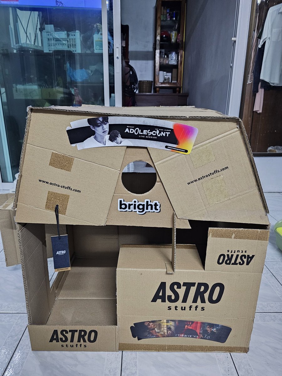 bor2025's tweet image. ที่หายไปคือทำบ้านแมว ได้มาแบบนี้เลย 
กล่อง @Astrostuffs_TH เยอะก็มาทำบ้านแมว บังไม่เสร็จดี เหลือใส่ที่นอน ตกแต่งนิดหน่อย 

#Astrostuff
#bbrightvc 
@bbrightvc