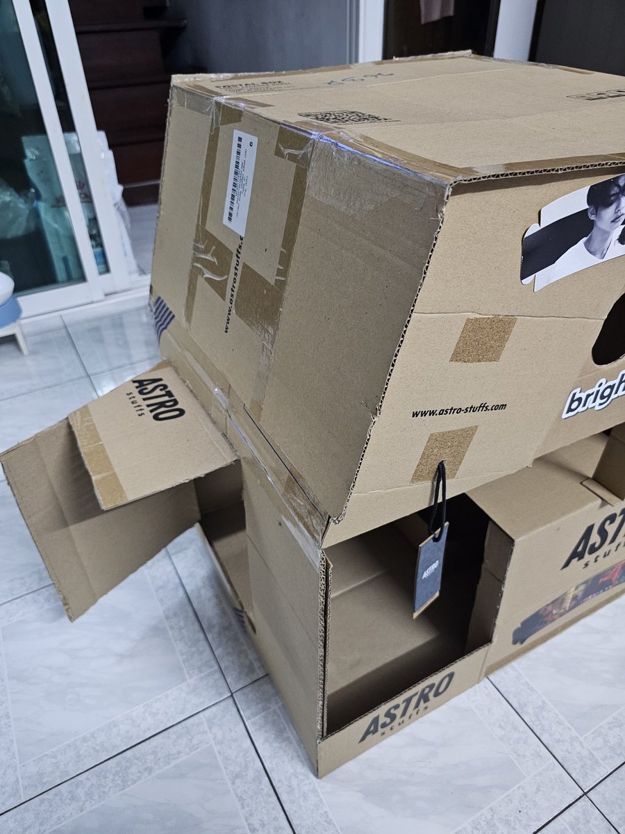 bor2025's tweet image. ที่หายไปคือทำบ้านแมว ได้มาแบบนี้เลย 
กล่อง @Astrostuffs_TH เยอะก็มาทำบ้านแมว บังไม่เสร็จดี เหลือใส่ที่นอน ตกแต่งนิดหน่อย 

#Astrostuff
#bbrightvc 
@bbrightvc