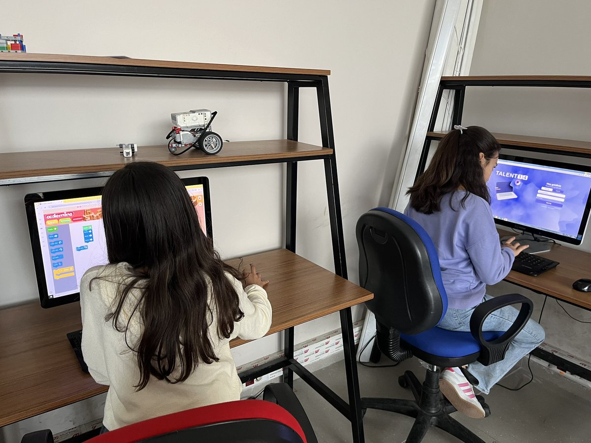 AgriBilsem's tweet photo. “ CodeWeek etkinliği ile dijital dünyaya olan ilgiyi artırmayı hedefliyor ve gençlerimizin yeteneklerini keşfetmelerini sağlıyoruz.” @CodeweekTurkiye  #talent14 https://t.co/sEEOsbllkC