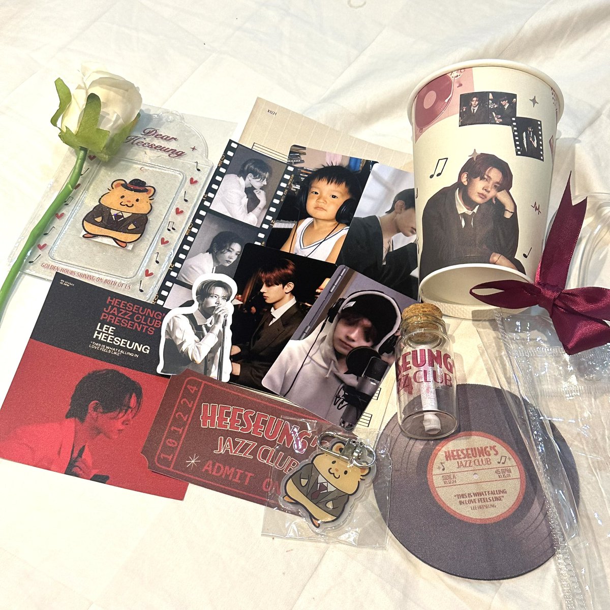 wts/lfb | heeseung’s jazz club kit 🎙️ 

   𓈀 Php 350; 1 week DOP (waiting for packing mats) 
   𓈀 complete inclusions (5 avail) 
   𓈀 reply mine to claim

# heeseung enhypen for sale selling birthday cse cupsleeve event