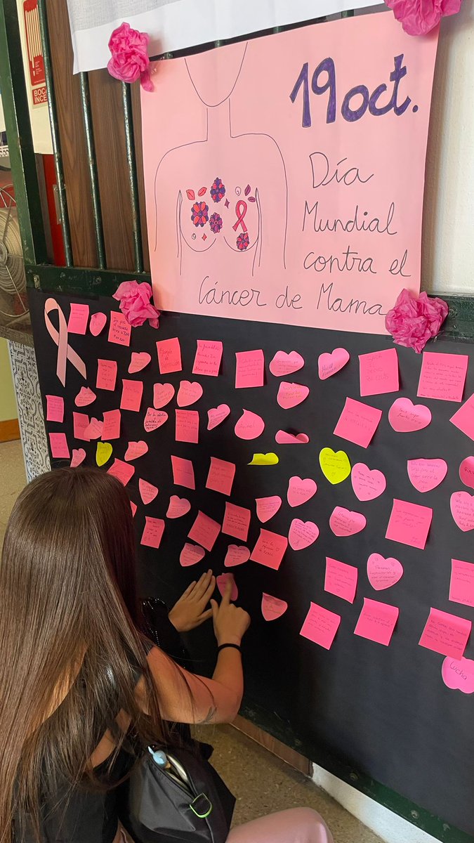esteocomunicafp's tweet photo. 🌸Así pintamos de esperanza   ContraElCancerDeMama en el IES Miguel Romero Esteo🎀 

Nuestros estudiantes crearon este mural con fuerza y amor 💖
¡Nadie lucha sola!Revisa y hazte autoexamen para detectar a tiempo

#EsteoComunica #DiaContraElCancerDeMama #LuchaRosa #ArtePorLaVida https://t.co/qBYtZfJCPI
