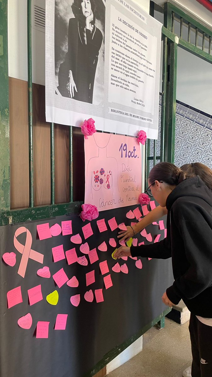 esteocomunicafp's tweet photo. 🌸Así pintamos de esperanza   ContraElCancerDeMama en el IES Miguel Romero Esteo🎀 

Nuestros estudiantes crearon este mural con fuerza y amor 💖
¡Nadie lucha sola!Revisa y hazte autoexamen para detectar a tiempo

#EsteoComunica #DiaContraElCancerDeMama #LuchaRosa #ArtePorLaVida https://t.co/qBYtZfJCPI