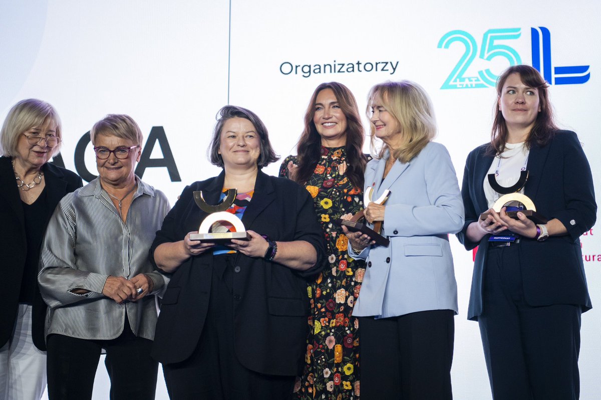 KulczykFound's tweet photo. Statuetki konkursu #RównoWaga. Prokobieca Firma Roku 2024 przyznane❗️

🏆 Firmy zatrudniające od 10 do 100 osób - CPL Jobs
🏆 Firmy zatrudniające powyżej 100 osób - MSD Polska
🏆 Organizacje pozarządowe - Fundacja @Ashoka
🏆 Instytucje państwowe - Urząd @warszawa 

#EFNI2024 https://t.co/AsGaL0R14p