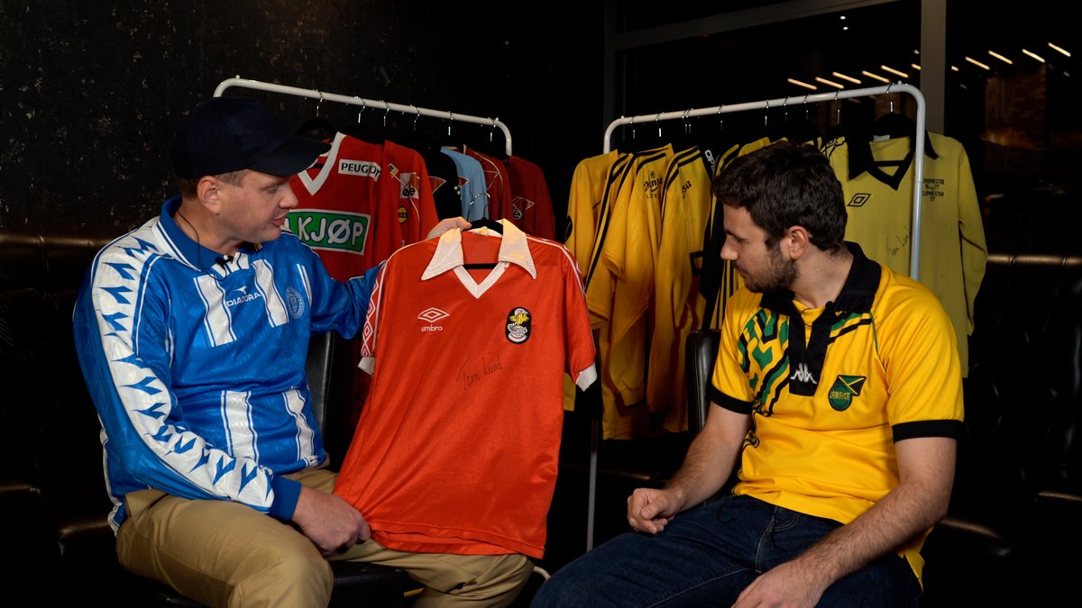 Retroball_NO's tweet image. Hvorfor har LSK til tider hatt RØD(?!) bortedrakt og nå vedtatt at skal alltid ha et rødt drakt alternativ hvert år?
Trym fra @HardeMottak gir deg svaret i siste Retroball episode!

youtube.com/watch?v=1m8PhT…