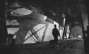 TalkingPicsTV's tweet photo. The first film production of the @BTF_Films 📽️ BERTH 24 (1950) 2:10pm on #TPTV

In the Hull docks the SS Bravo 🚢 arrives from Gothenburg with cargo. https://t.co/r0JEqQXMFH