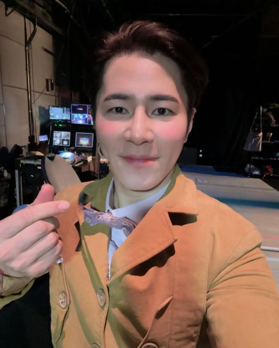 이규형, 뮤지컬 '젠틀맨스 가이드 : 사랑과 살인편' 막공 소감💛

"여러분의 응원 덕분에 부상 후에도 
무사히 공연을 올리고 막공까지 달려올 수 있었습니다.
진심으로 너무너무 감사드립니다.
좋은 작품으로 또 인사드리도록 하겠습니다. 고맙습니다!!"
⠀