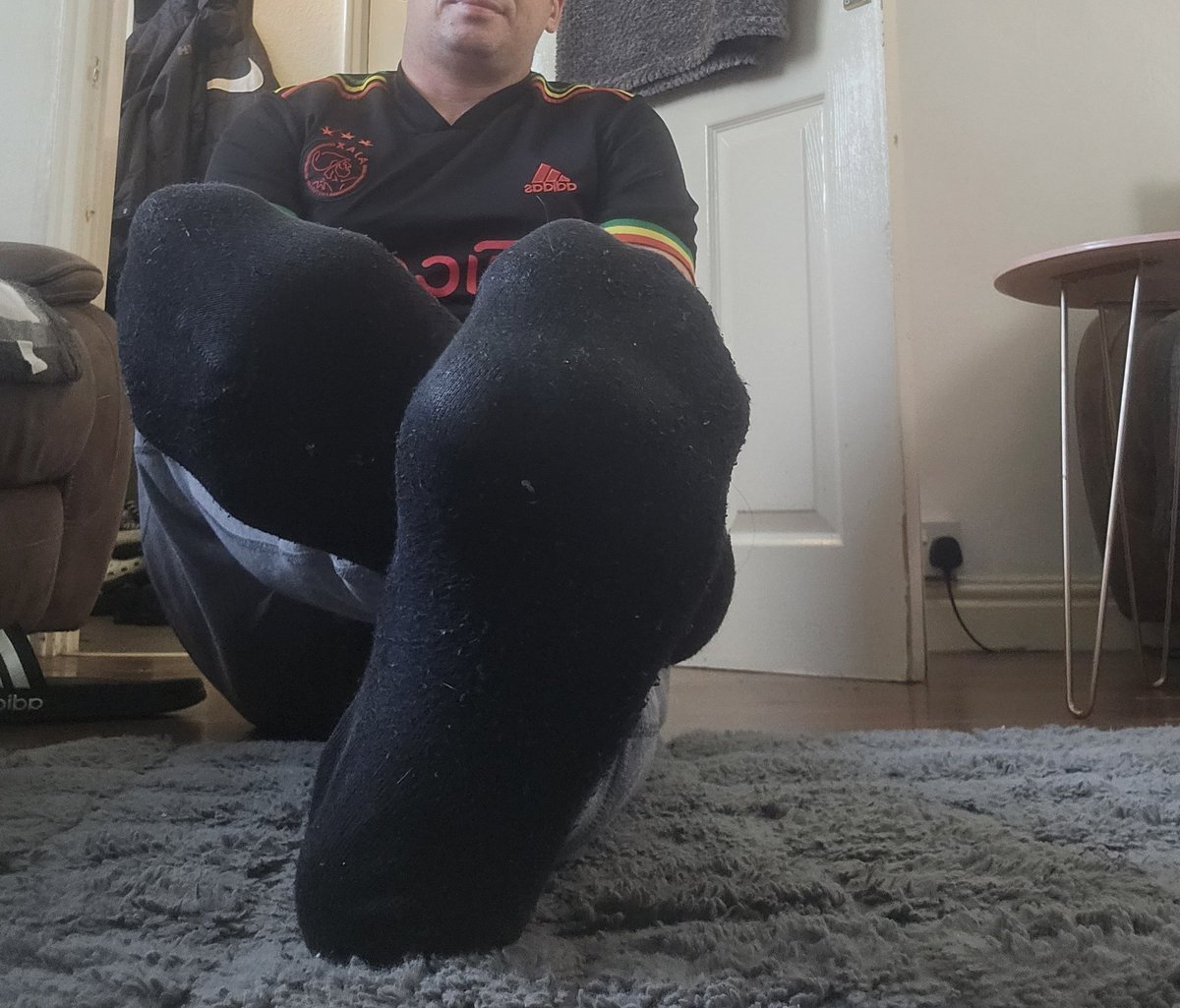 Billybarret3's tweet photo. Time to send and sniff lil piggys #cashfag #socksub #malefeet https://t.co/c4DLDuQnex