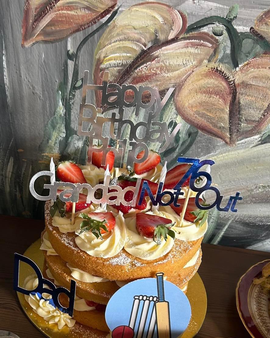 SparrowsTearoom's tweet photo. 🍰 Cake To Order 🍰

Homemade Victoria Sponge with fresh fruit.. 

Available to pre order to be enjoyed in our tearoom at @BishtonHall or at home. 😋

Pop us a message or call 01889 260014 to enquire 📞

#sparrowstearoom #cake #celebrationcake #victoriaspongecake #birthday https://t.co/0ecR6FF7h4
