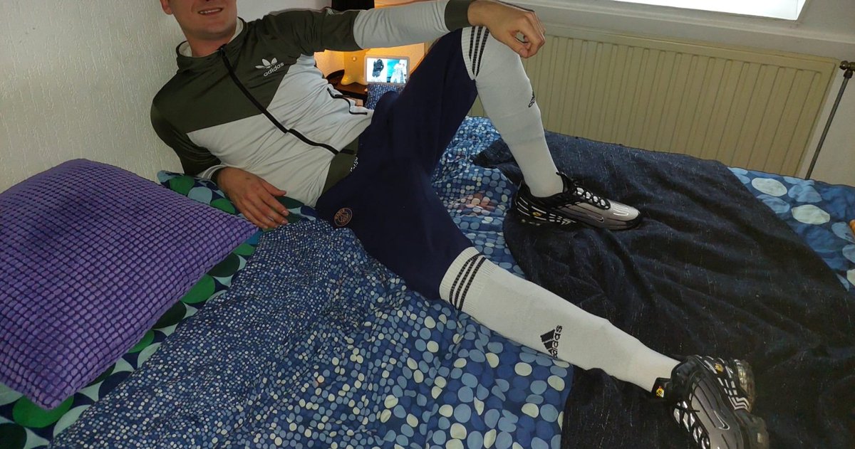 Spandexboyfun1's tweet photo. This is a strenge outfit but i love it on a fun date 😍

#gay #gayfetisj #gaysportwear #gaylycra #gayspandex #gaysoccersocks #gaynike #gayyoung #gayholland #gayzuidlimburg #gayslave https://t.co/NoMTQBI8PK