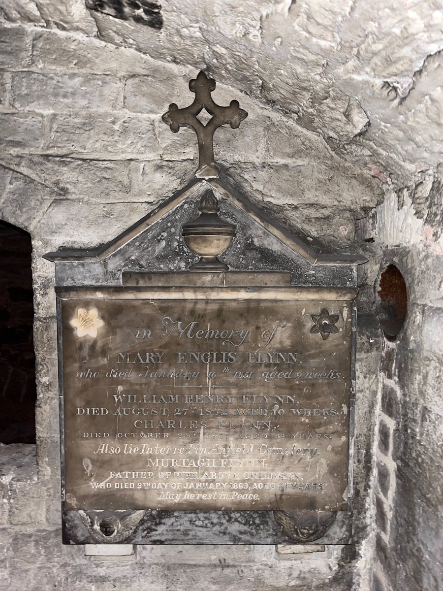 underthestones's tweet photo. Day 19 of #31DaysOfGraves and it’s about #mistakes - I’m using a picture taken by @annaandthedead today, Mary’s middle name caused me no end of confusion when I was researching her, until I realised it should have been ‘English’. https://t.co/7Amb39TpBP