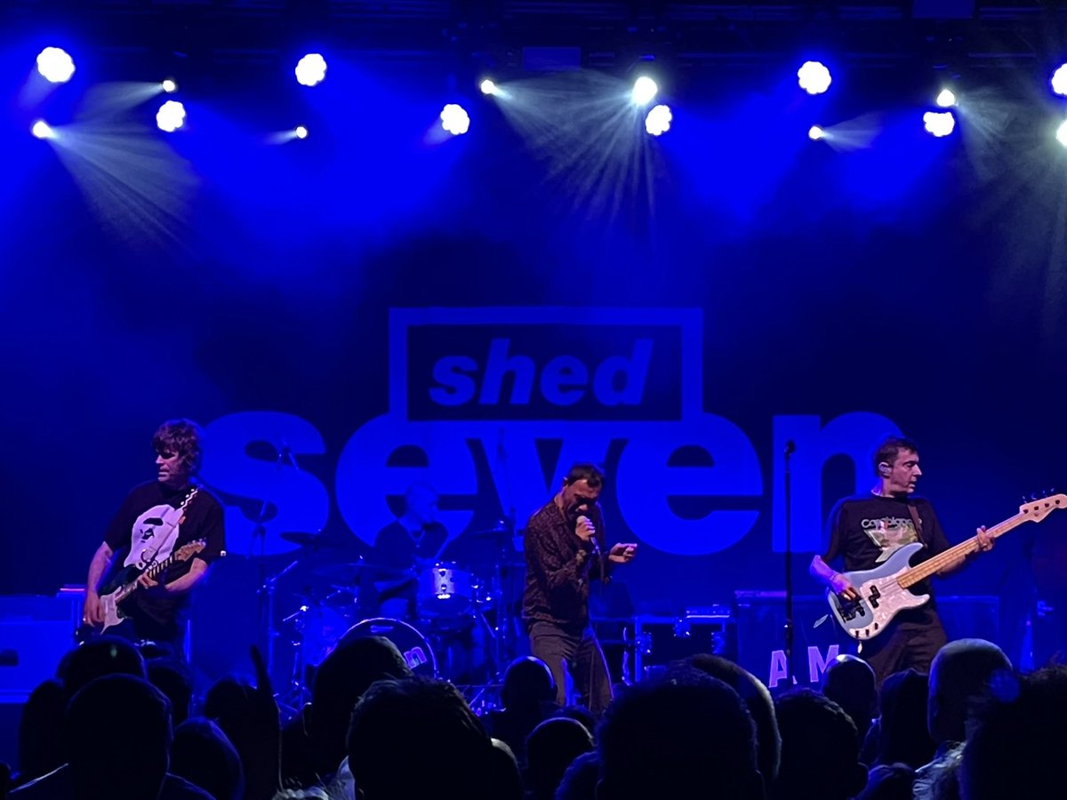 davenicky's tweet photo. Amazing to hear @shedseven debut album in full tonight, 30 years after release. Got to admit though, I was late to the party with my 1st gig being in ‘97. PB is up there with Steve Cradock as one of the greatest guitarists of our generation. What a gig! what a band! @Ricktw1tter https://t.co/zqbg2gD2Hh
