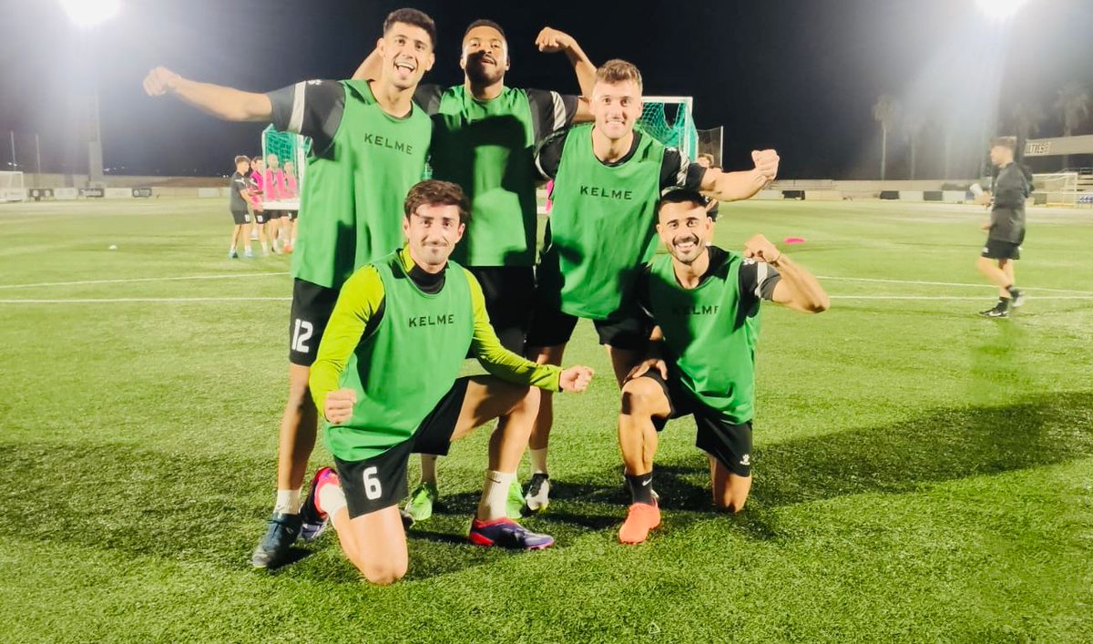 EQUIPO GANADOR 🎖
Con ganas del domingo 

#Training

⚪️⚫️⚪️⚫️