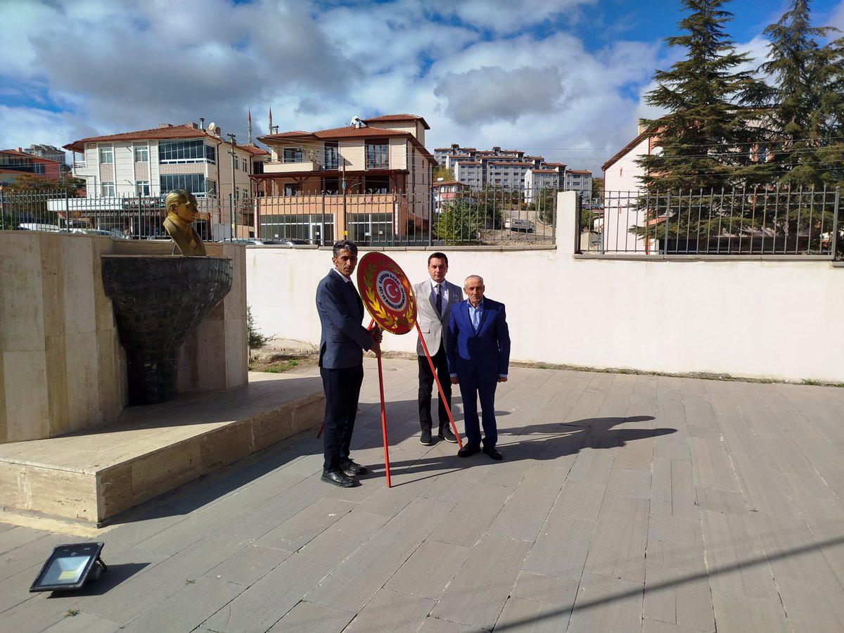 19 Ekim Muhtarlar Günü ilçemizde törenle kutlandı. Tören programının ardından Sayın Kaymakamımız Orkun ULUKAYA  muhtarlarımızı Kaymakamlık Toplantı Salonunda kabul etti.

<a href="/OrkunUlukaya44/">Orkun Ulukaya</a>
