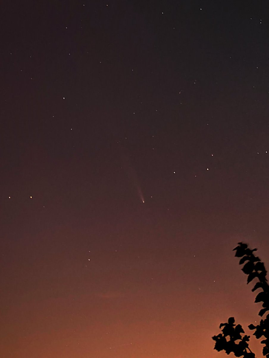 A few nights ago, I managed to get my first picture of the Comet C/2023 A3. It's not easy to compete with city lights tho 🙄